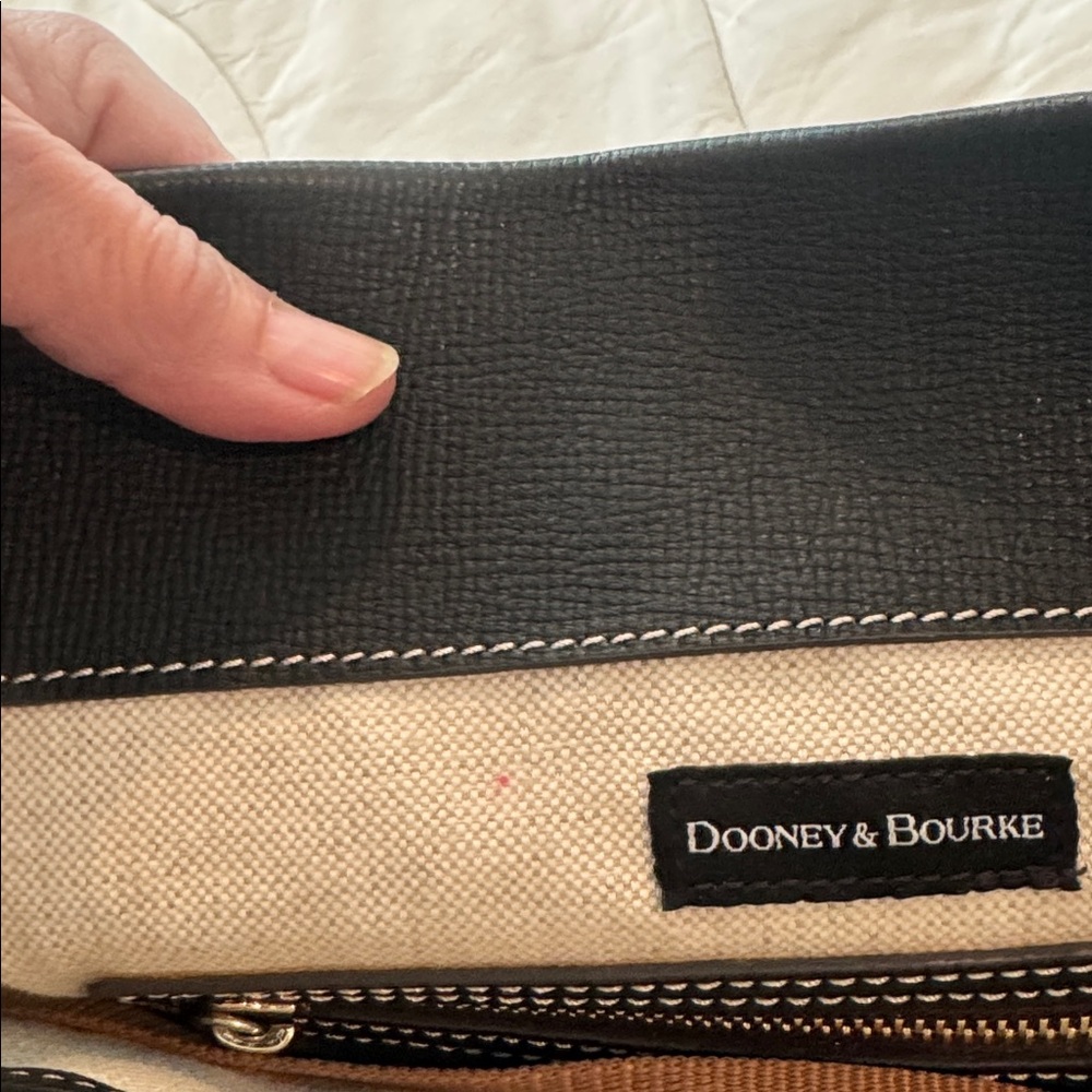 Dooney & Bourke Authentic black leather purse - Picture 16 of 16